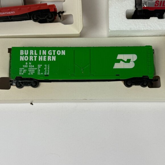 Tyco Vintage HO Scale Train Set Includes Burlington Northern Green Boxcar Great - Picture 6 of 7